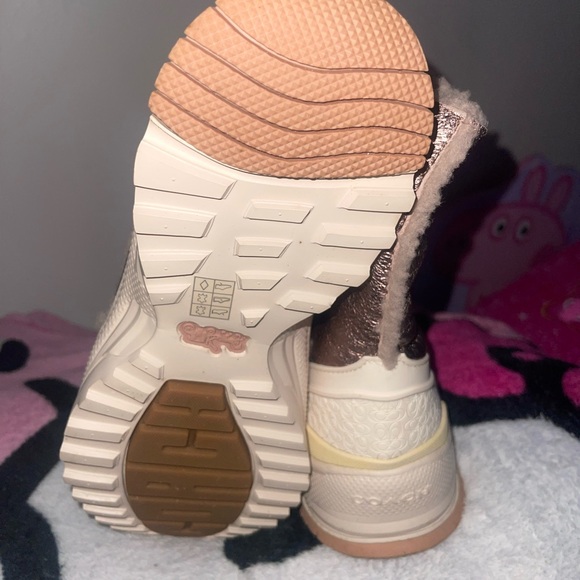 Coach - Picture 3 of 3